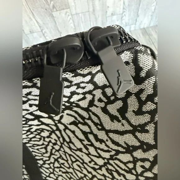 Jordan Monogram Black Elephant Print Duffle Bag (size Large) 40L - Picture 5 of 12